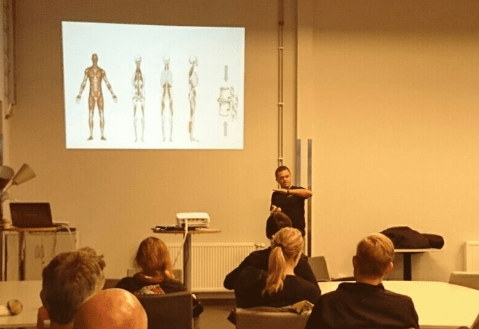 Magnus föreläser löpning för orienteringsklubb